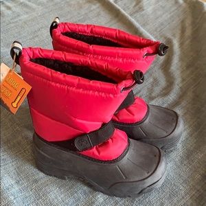 NWT snow boots